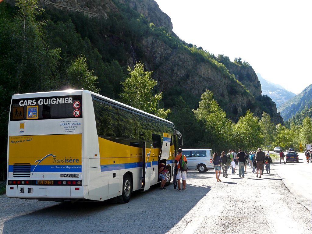 Public transport on the Bérarde road